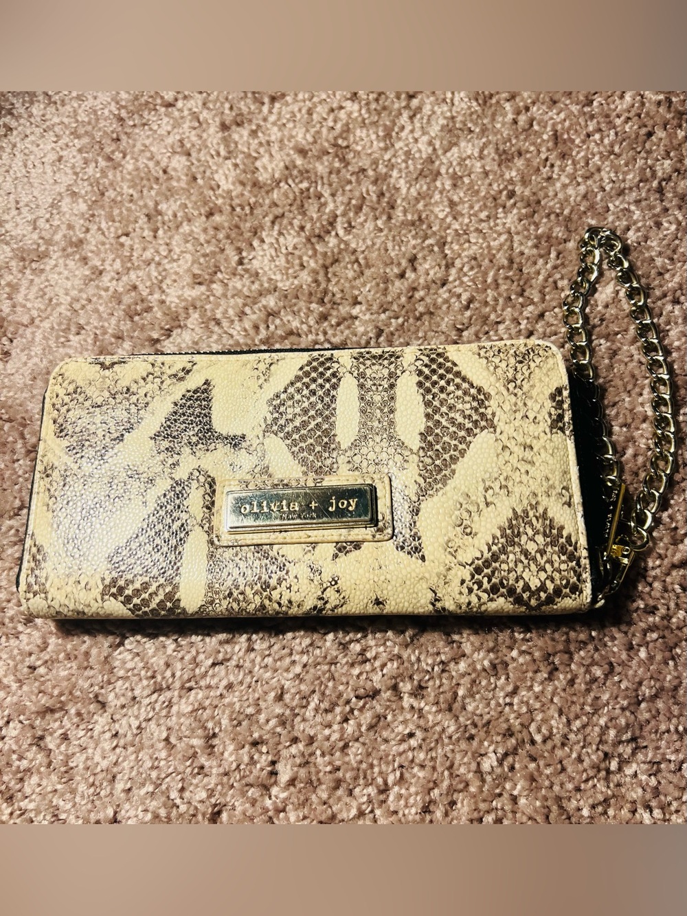 OLIVIA + JOY Womens ZIP-ORGANIZER Clutch/WRISTLET to WALLET Cream Snake